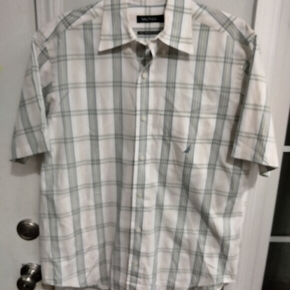 Nautica Button Down Short Sleeve Shirt - Picture 1 of 5